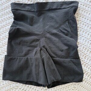 SPANXsculpt™ Seamless Power Shorty (Size Small New Without Tags)